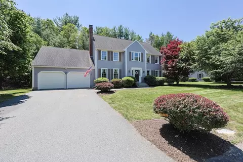 5 Delta Dr, Franklin, MA 02038