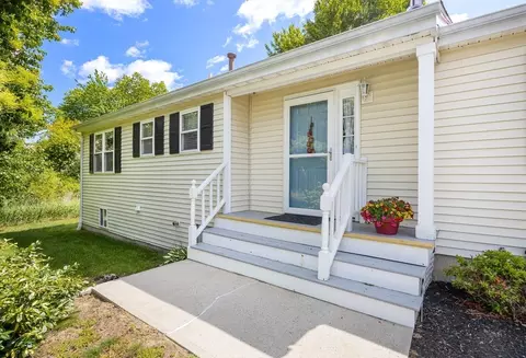 37 Brookbend Way E #84, East Bridgewater, MA 02333