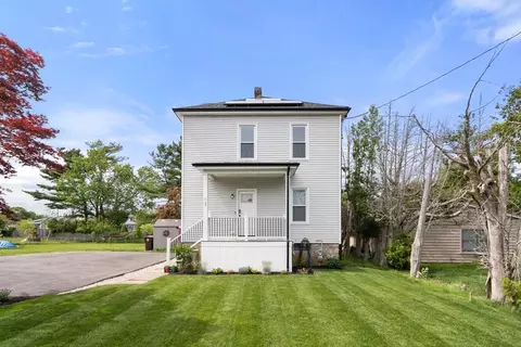13 Darling St, Acushnet, MA 02743