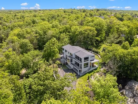 135 Beach St, Cohasset, MA 02025