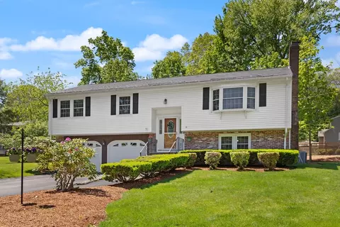 10 Lisa Ln, Reading, MA 01867 photo 2