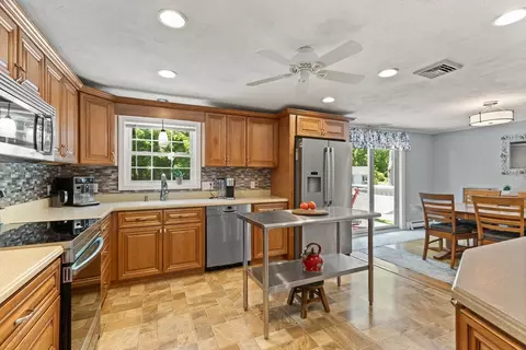 10 Lisa Ln, Reading, MA 01867 photo 10