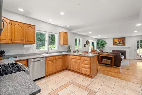21 Studio Rd, Auburndale, MA 02466 photo 8