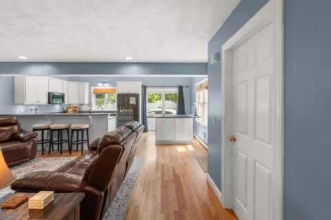 Entry Way - 5 Adele Ave, Haverhill, MA 01832 photo 2 of 3