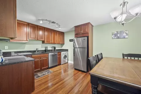 1410 Skyline Dr #11, Lowell, MA 01854