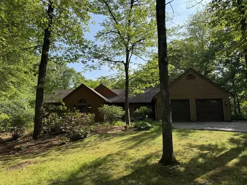 131 Sandgully Rd N, Deerfield, MA 01373