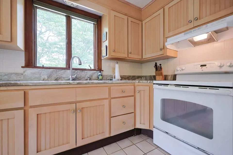 Kitchen - 16 Birch Ln, Northbridge, MA 01534 photo 3 of 5