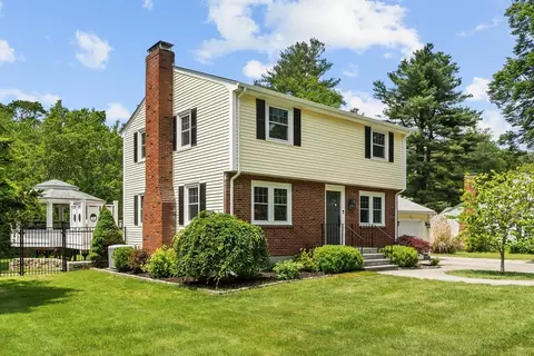 8 Knight Rd, Framingham, MA 01701