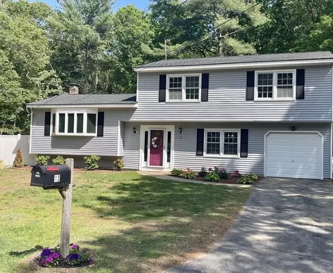 13 Dixon Cir, Holliston, MA 01746