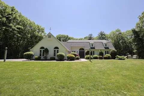 8 Mercer Ln, Franklin, MA 02038