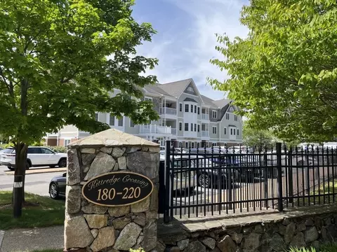 190 Chickering Rd #313D, North Andover, MA 01845