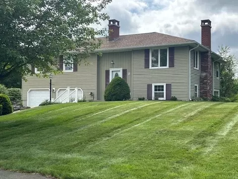 8 Evangeline Dr, Wilbraham, MA 01095