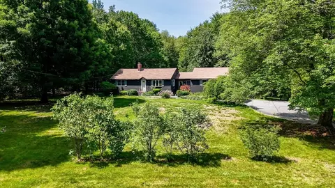 10 Corcoran Dr, Tyngsborough, MA 01879