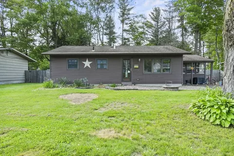 157 Maple Grove Dr, Pittsfield, MA 01201