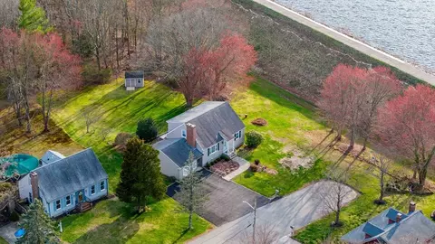 51 Sandra Dr, Somerset, MA 02726