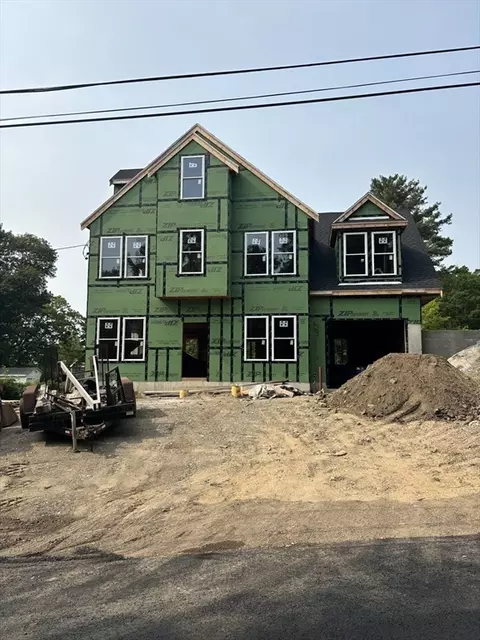 16 Oak Cliff Rd, Weymouth, MA 02189