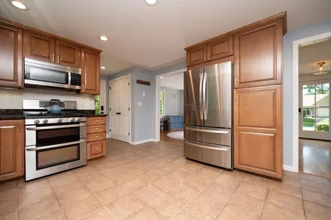 3 Eileen Rd, Norton, MA 02766 photo 5