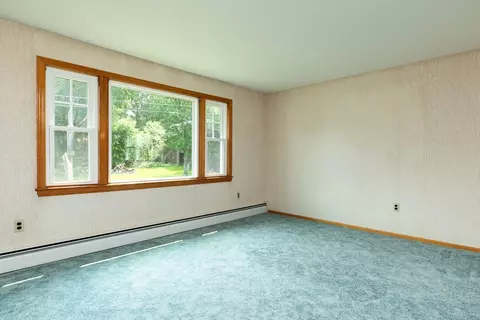 Living - 4 Morningside Dr, Beverly, MA 01915 photo 1 of 4