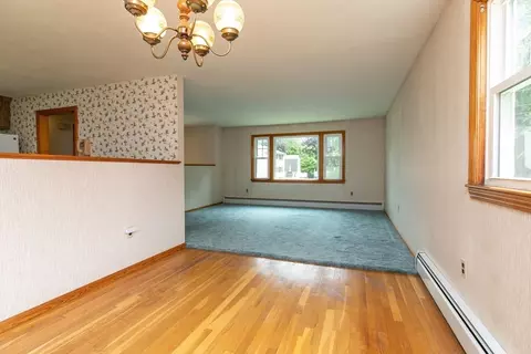 Living - 4 Morningside Dr, Beverly, MA 01915 photo 3 of 4