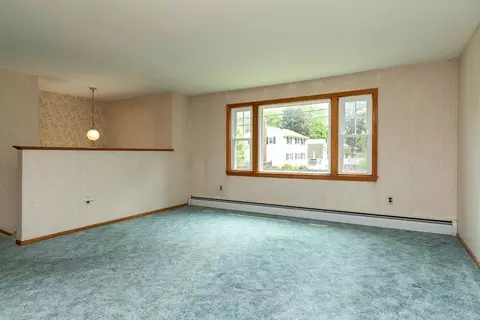 Living - 4 Morningside Dr, Beverly, MA 01915 photo 2 of 4