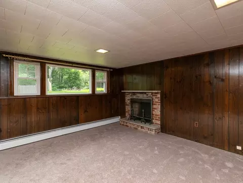 Living - 4 Morningside Dr, Beverly, MA 01915 photo 4 of 4