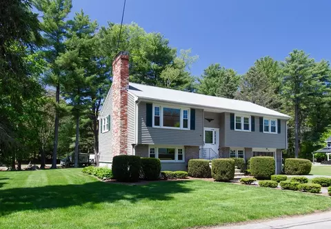4 Morningside Dr, Beverly, MA 01915
