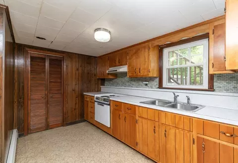 Kitchen - 4 Morningside Dr, Beverly, MA 01915 photo 3 of 3