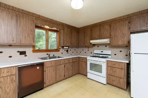 Kitchen - 4 Morningside Dr, Beverly, MA 01915 photo 1 of 3