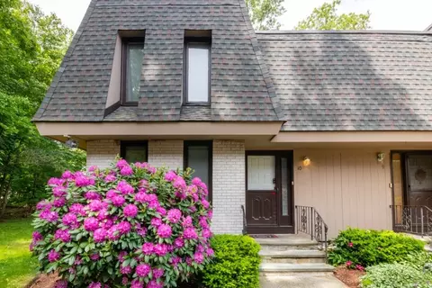 10 Grove Sq #10, Randolph, MA 02368