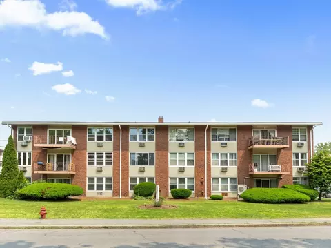 977 Westford St #4, Lowell, MA 01851