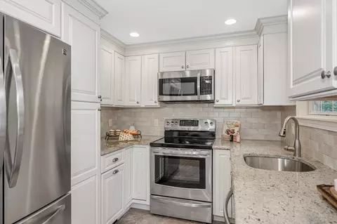 15 Eustis Ave, Wakefield, MA 01880 photo 8