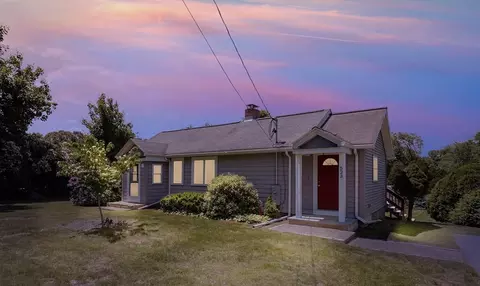 523 Norfolk St, Holliston, MA 01746