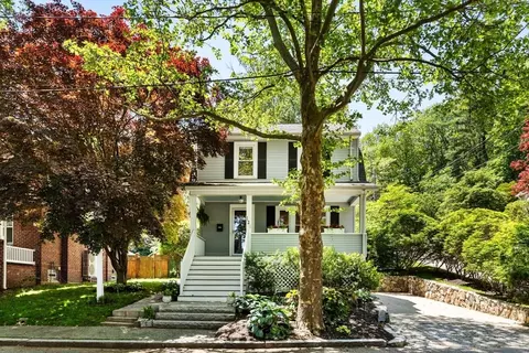 128 Blossom St, Arlington, MA 02474