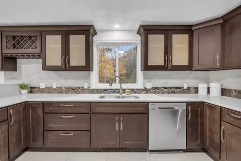Kitchen - 2 Vera Rd, Middleton, MA 01949 photo 4 of 4