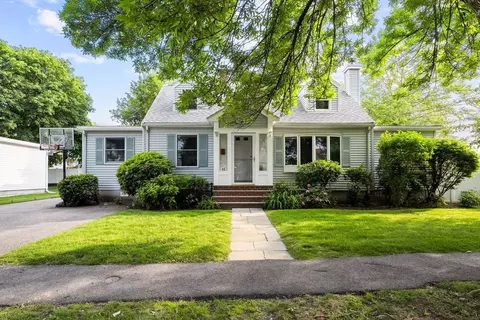 15 University Rd, Arlington, MA 02474
