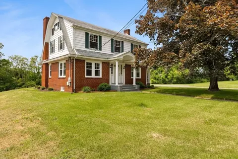425 Plymouth St, Middleboro, MA 02346