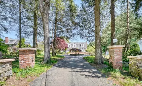 300 Nahatan St, Westwood, MA 02090