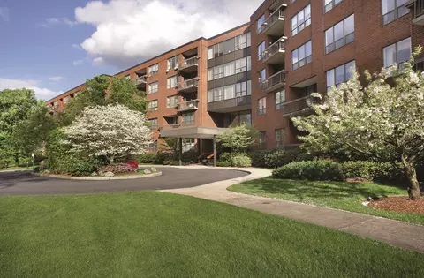 210 Nahanton St #504, Newton, MA 02459