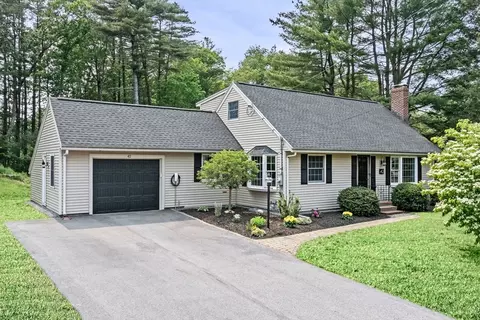 42 Howe St, Ipswich, MA 01938