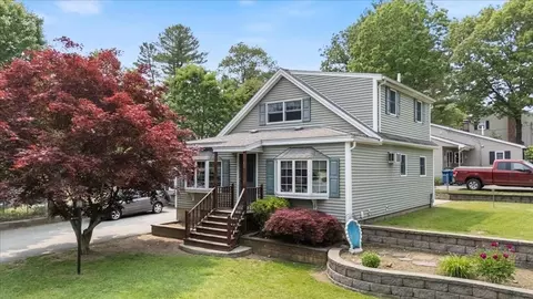 72 Heath St, Tewksbury, MA 01876