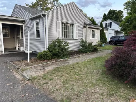 Exterior - 53 Canton St, Springfield, MA 01104 photo 4 of 5