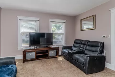 50 Duryea St, Springfield, MA 01104 photo 4