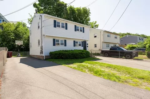 258-260 Pleasant St, Lowell, MA 01852