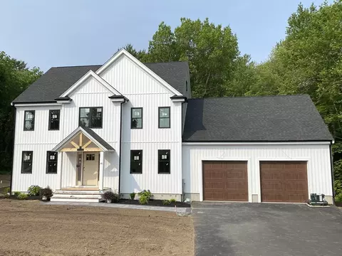 40 Old Summit St, Halifax, MA 02338