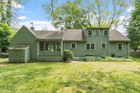 8 Mitchell Ln, Wakefield, MA 01880 photo 4