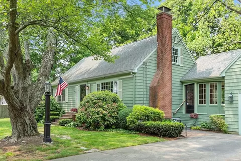 8 Mitchell Ln, Wakefield, MA 01880 photo 3