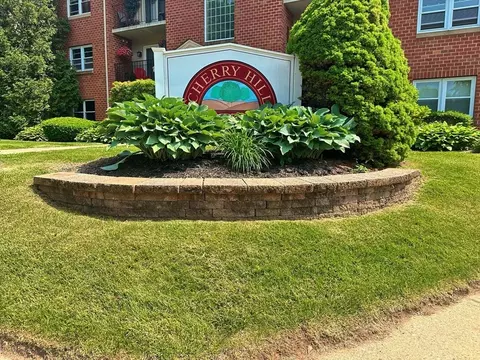 4 Maple Crest Cir #D, Holyoke, MA 01040