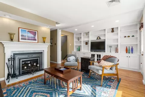 17 Angela Ln #17, Watertown, MA 02472