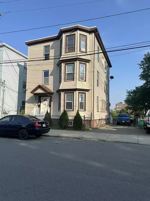 26 Woodman St, Lynn, MA 01905