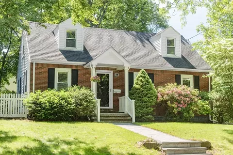 26 Udine St, Arlington, MA 02476